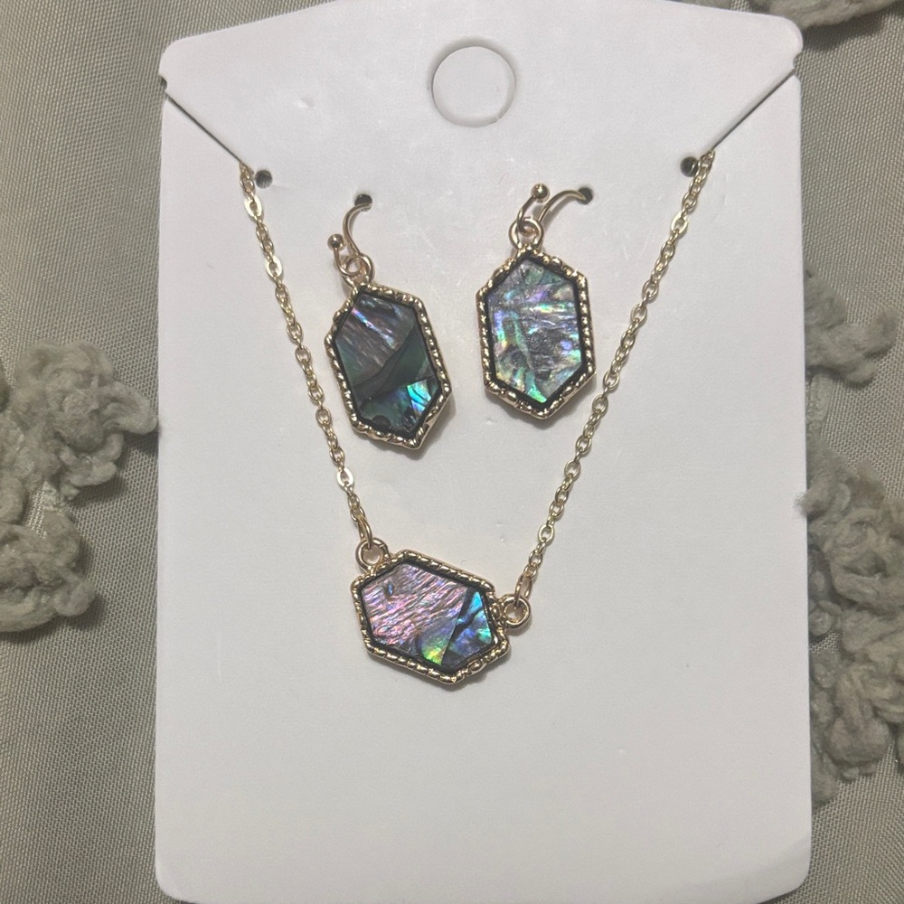 Elegant Gold and Iridescent‎ Jewelry Set